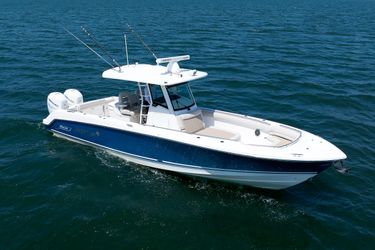 33' Boston Whaler 2016
