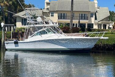 37' Luhrs 2008