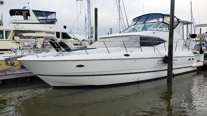 44' Cruisers Yachts 2000