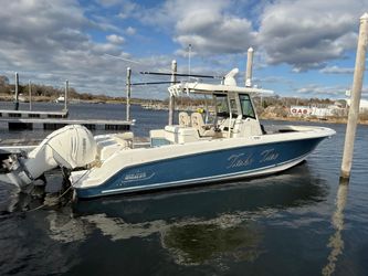33' Boston Whaler 2018