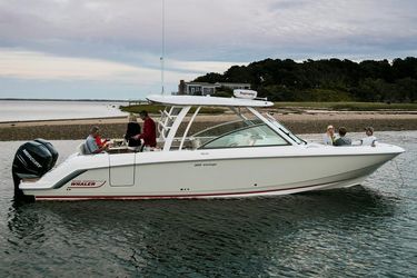 32' Boston Whaler 2017