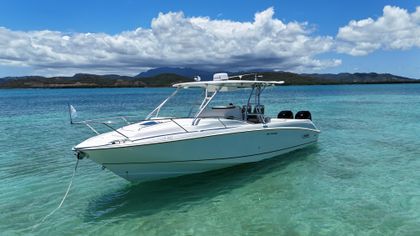 32' Boston Whaler 2009