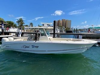 33' Boston Whaler 2019