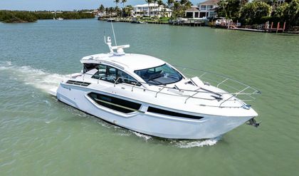 42' Cruisers Yachts 2023