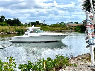 37' Sea Ray 1999