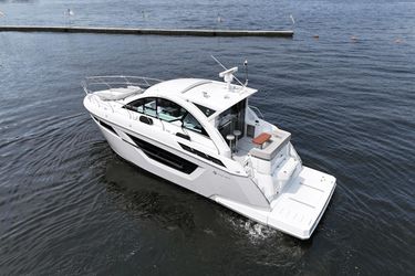 50' Cruisers Yachts 2025