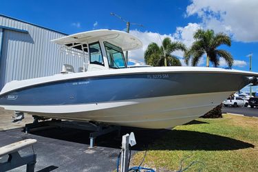 32' Boston Whaler 2015