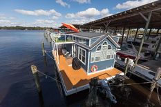 Houseboat Island Life Style