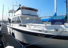 Uniflite Double Cabin Motor Yacht