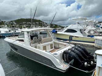 42' Boston Whaler 2015