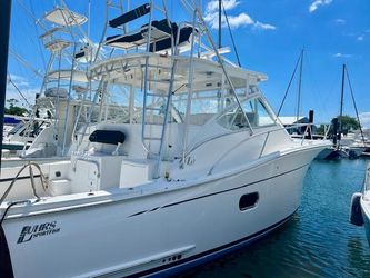 37' Luhrs 2010