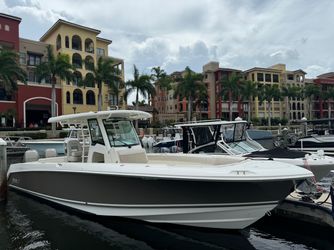 33' Boston Whaler 2017