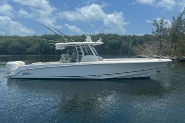 33' Boston Whaler 2018