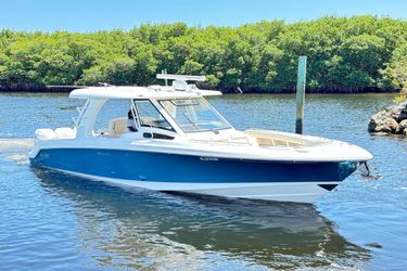 35' Boston Whaler 2019