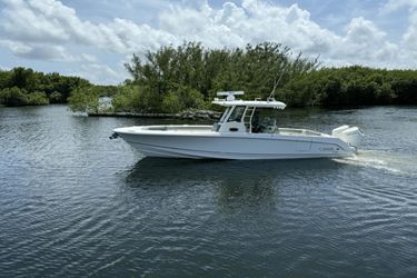 33' Boston Whaler 2024