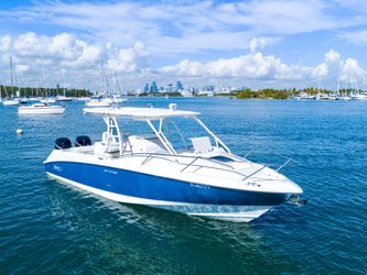 32' Boston Whaler 2014