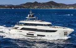 Custom Line Navetta 33
