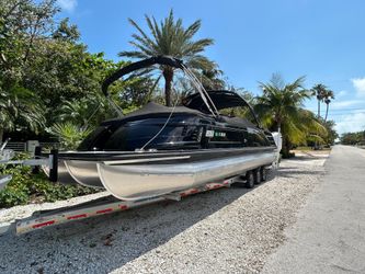 30' Bennington 2021