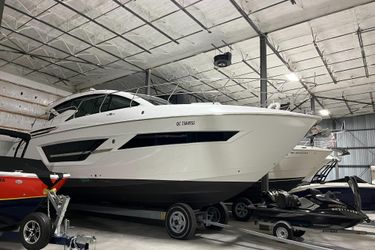 46' Cruisers Yachts 2021