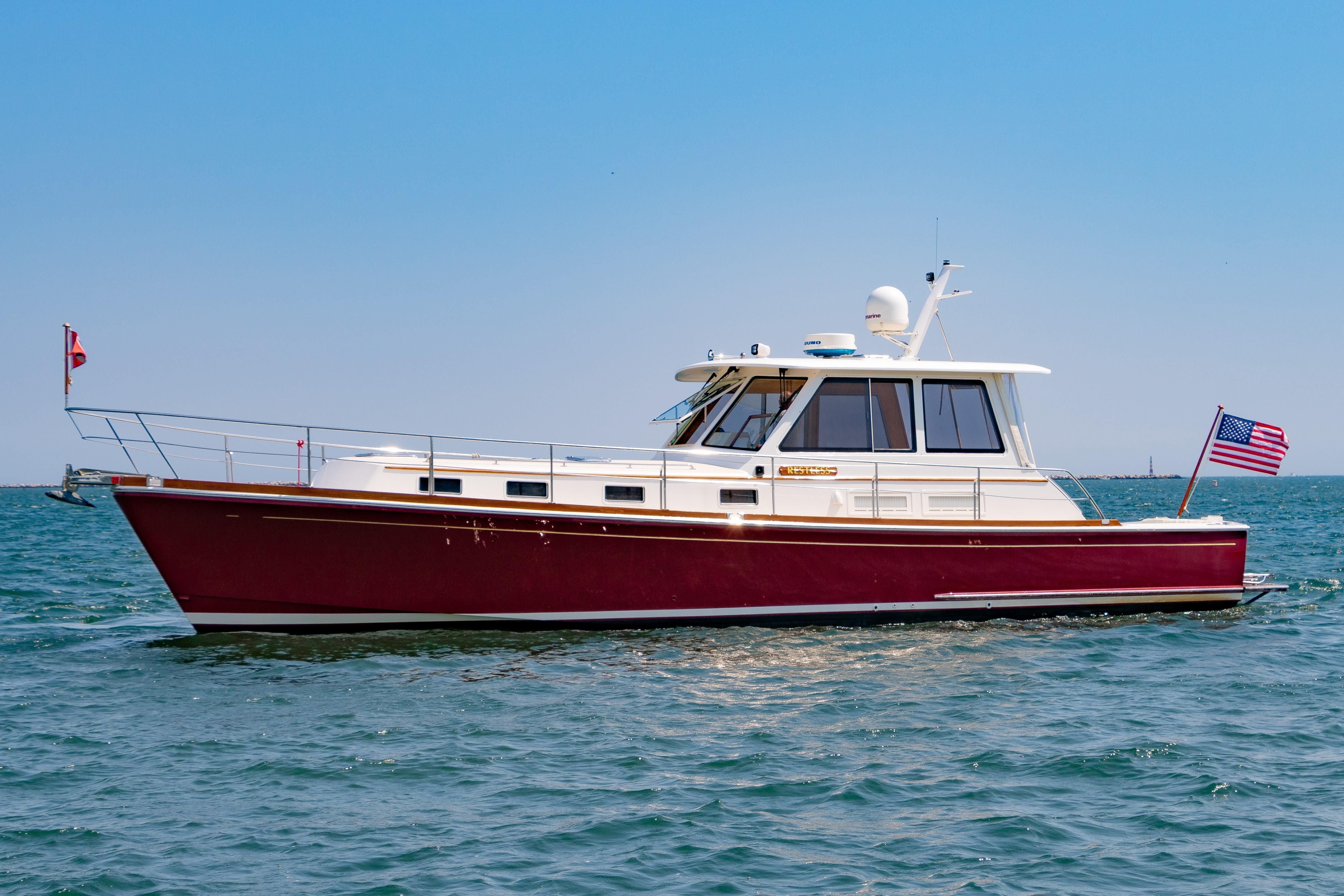 2005 Grand Banks Eastbay 43 HX Express Cruiser for sale