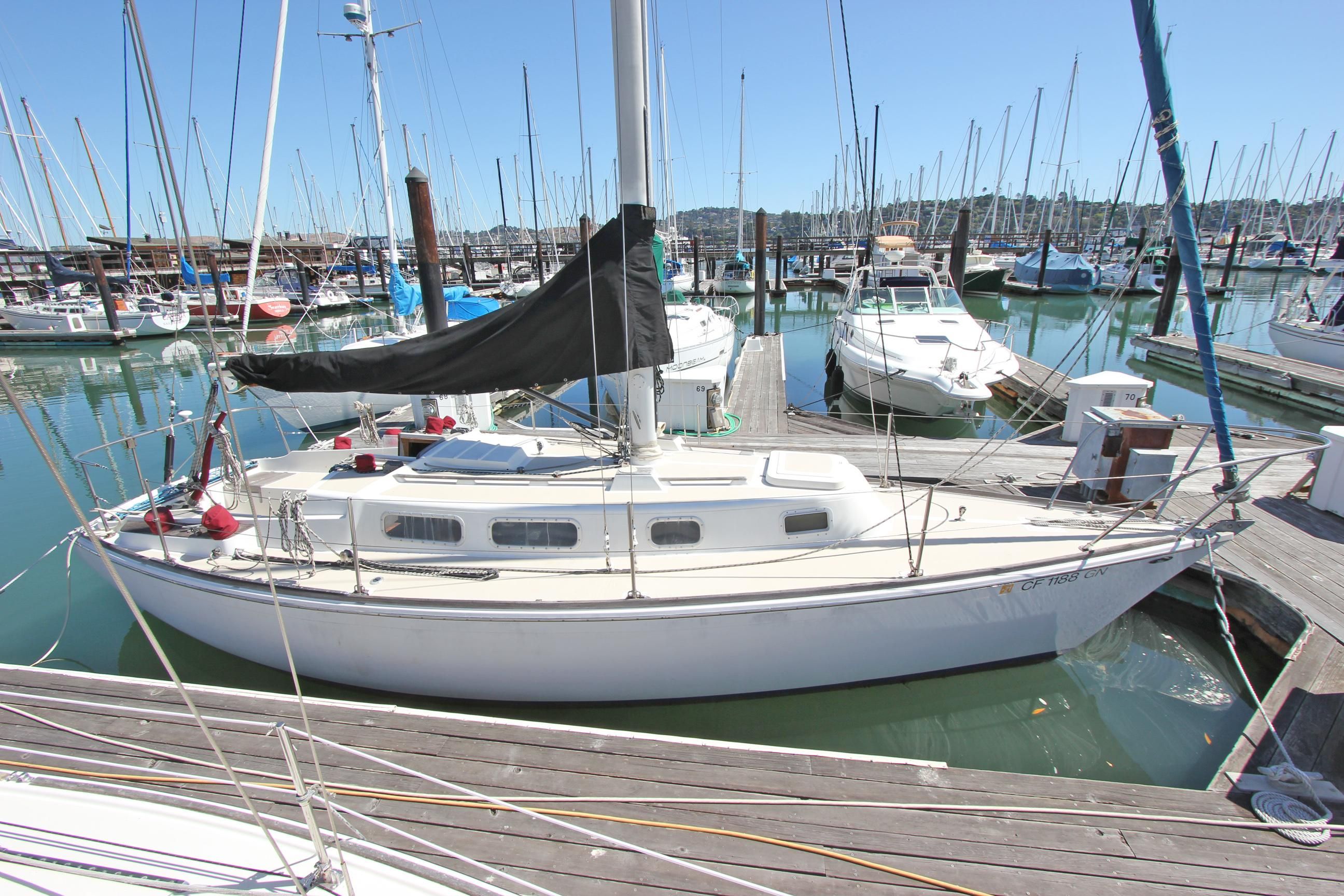 30 foot tartan sailboat