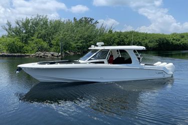 35' Boston Whaler 2022