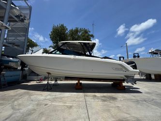 32' Boston Whaler 2024