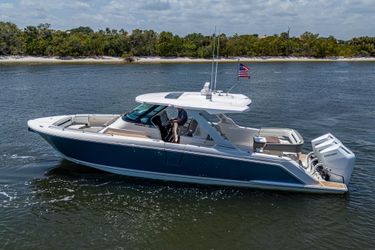 38' Tiara Yachts 2024