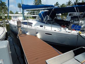 43' Beneteau 2011