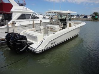 33' Boston Whaler 2016