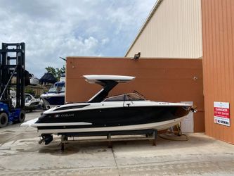 29' Cobalt 2022 Yacht For Sale