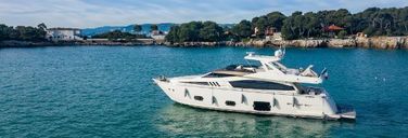 Ferretti Yachts 800