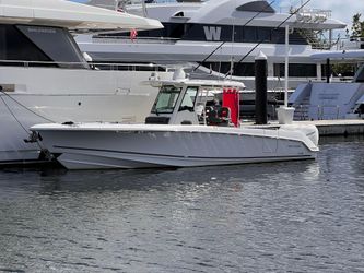 33' Boston Whaler 2019