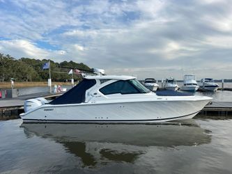 32' Pursuit 2024