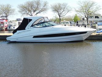 35' Cruisers Yachts 2018