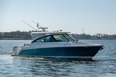 34' Tiara Yachts 2019