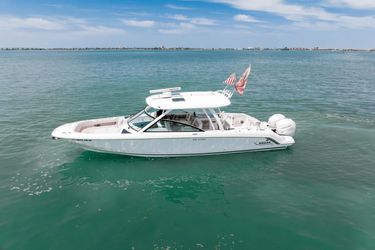 32' Boston Whaler 2017