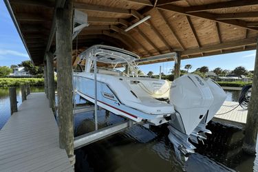 32' Boston Whaler 2021