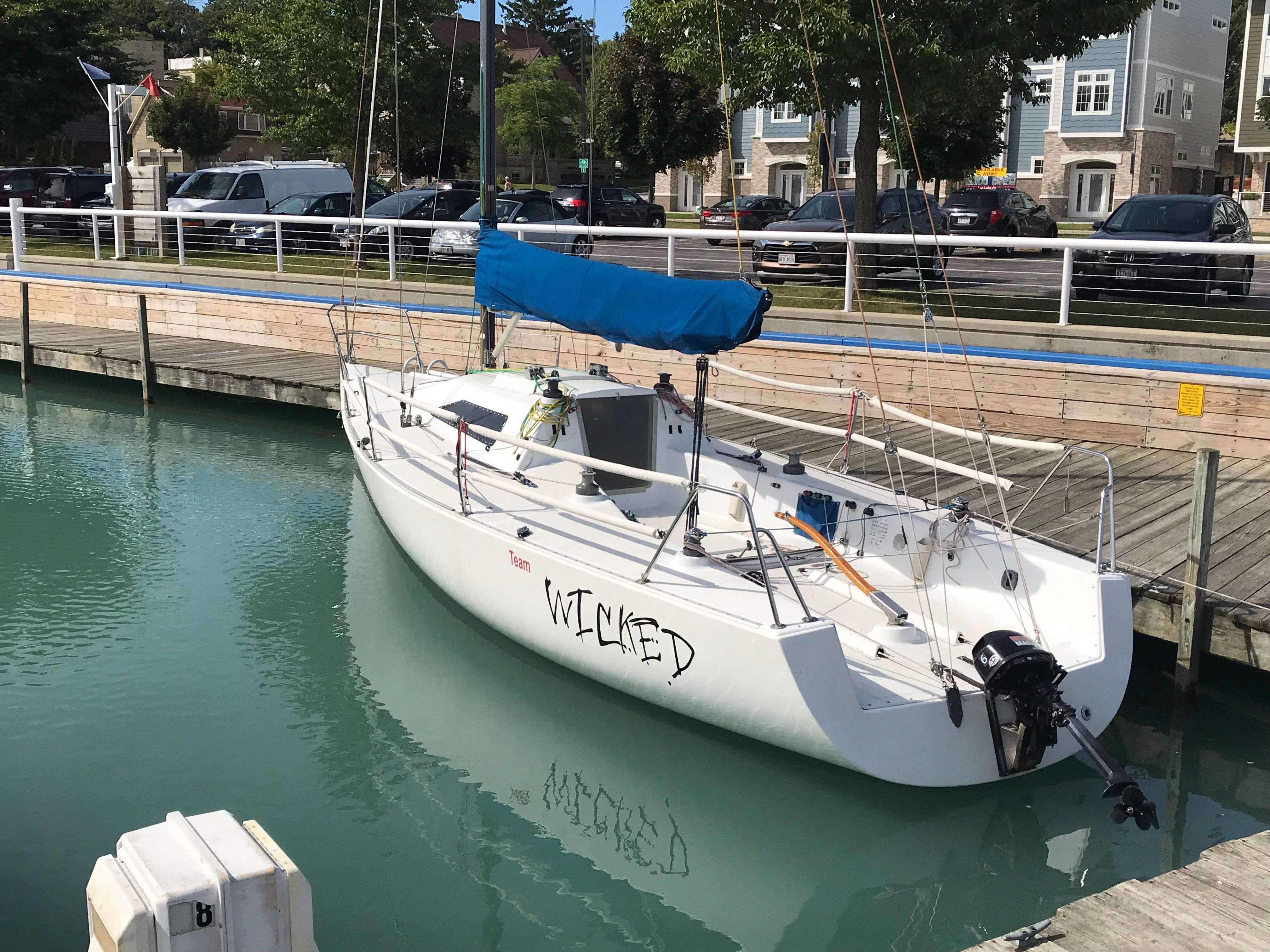 b32 sailboat for sale