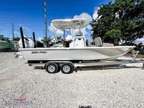 Sea Pro 248 DLX BAY