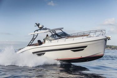 38' Oryx 2025