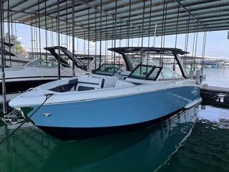 33' Cobalt 2022 Yacht For Sale