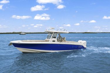 33' Boston Whaler 2018