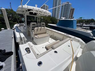 33' Boston Whaler 2018