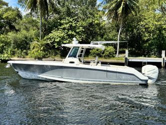 33' Boston Whaler 2018