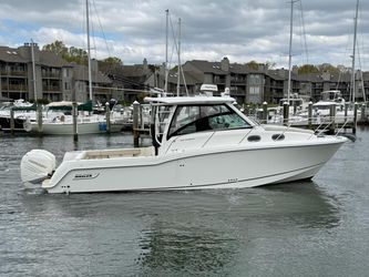 31' Boston Whaler 2018