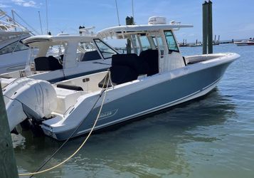 33' Boston Whaler 2017