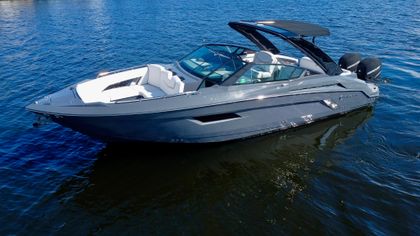 33' Cruisers Yachts 2021