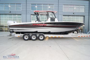 32' Fountain 2023