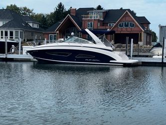 32' Regal 2015